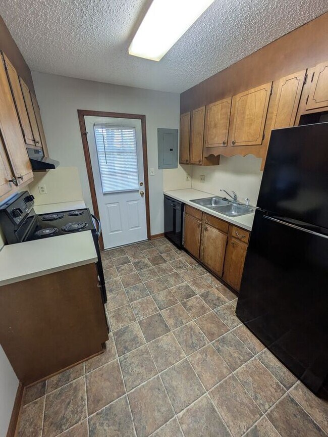 1BD/1BA Unit at Westmont Apartments in Hickory