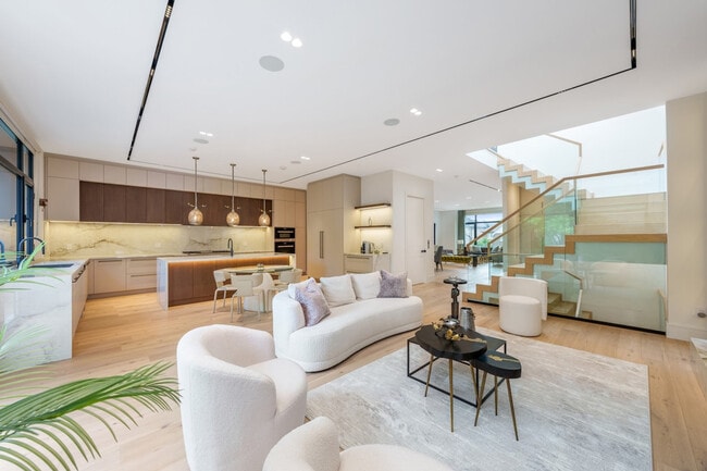 Photo - 283 Bessborough Dr Unit SI ID1513081P