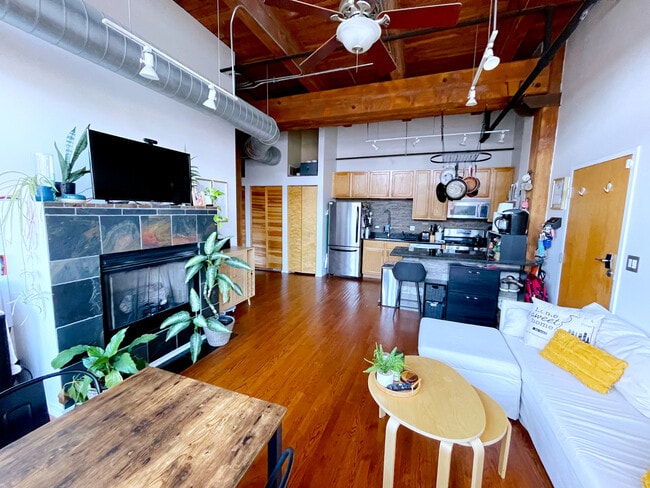 1500 W Monroe St