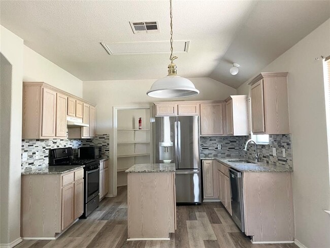 Building Photo - 1506 Amarylis Dr