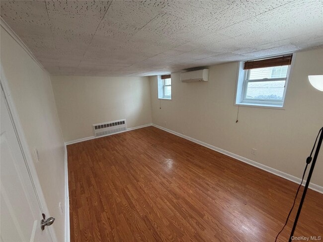 Photo - 95-05 165th Ave