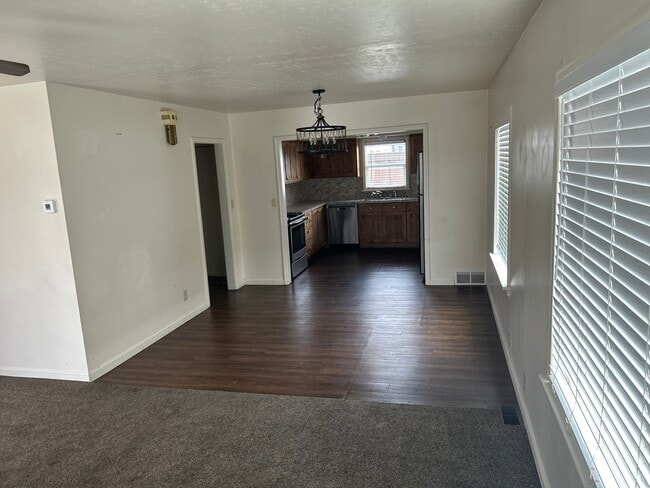 Photo - 502 Gladstone St