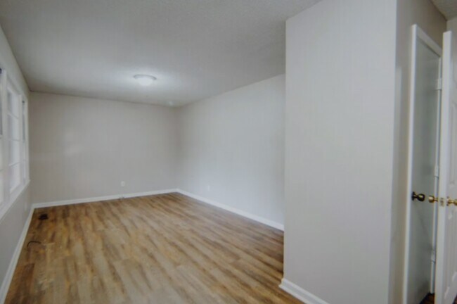 Photo - 2475 Drexel Dr