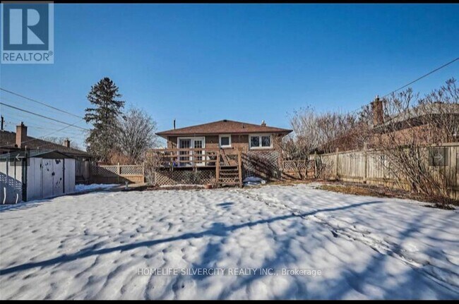 Photo - 901 Crocus Crescent