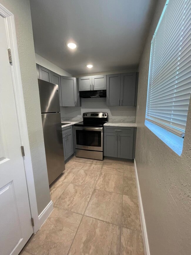 Photo - 2513 Ave L