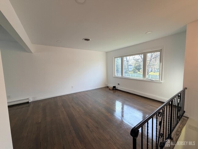 Photo - 2460 Woodbridge Ave