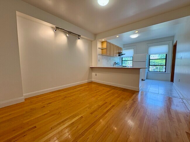 Building Photo - 49 Dwight St Unit 2 Rental