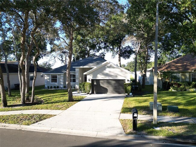 Photo - 2560 Tall Maple Loop