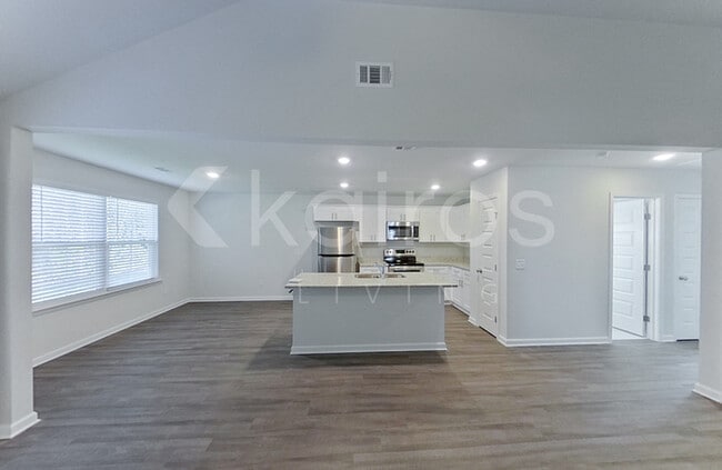 Photo - 132 Western Red Cedar Dr