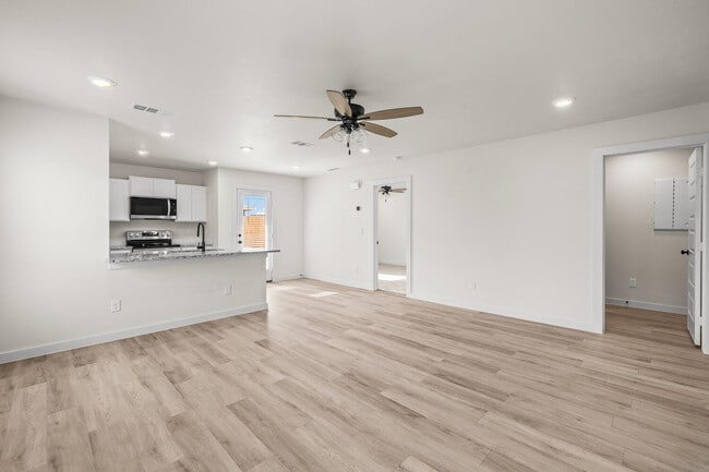 Photo - 509 E 23rd St