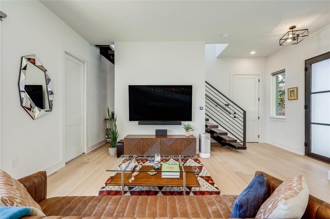 Photo - 2909 Oak Crest Ave