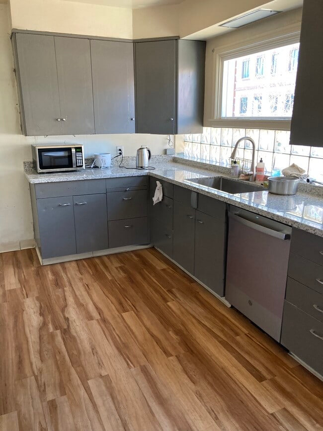 Photo - 1110 Evans Ave Unit B6