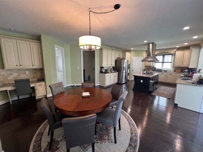 Photo - 1458 Olmsted Dr