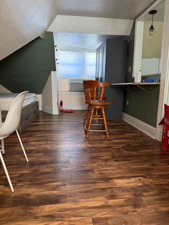 Photo - 530 Greenfield Ave