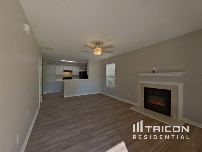 Photo - 345 Hunslet Cir