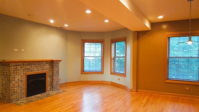 Photo - 5336 S Prairie Ave Unit 2N