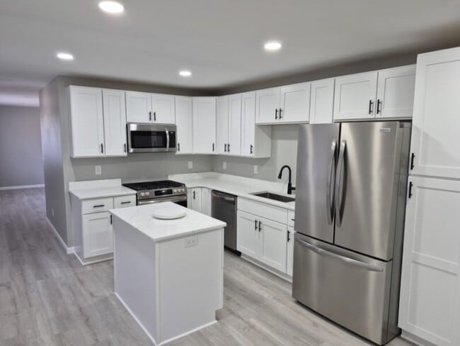 Photo - 35047 Harroun St