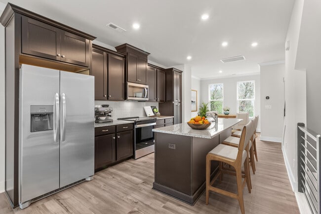 Kitchen - 1011 Kokomo Ln
