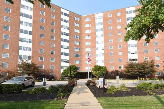 Building Photo - 11850 Edgewater Dr Unit 820