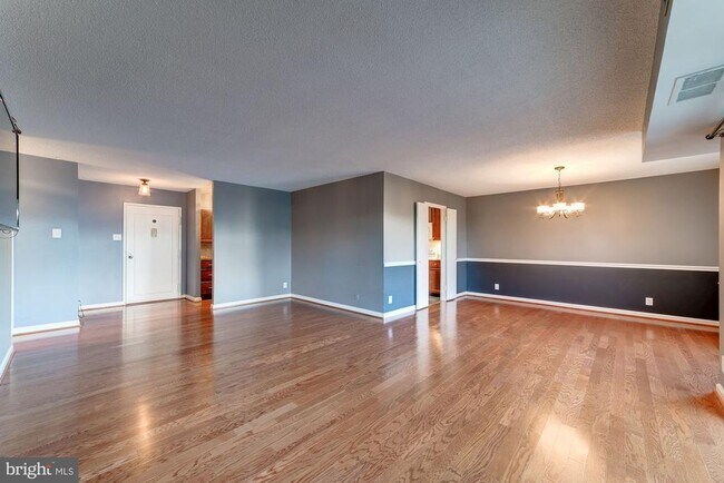Photo - 203 Yoakum Pkwy Unit 208VA
