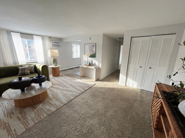 Building Photo - Villages of Westbrook