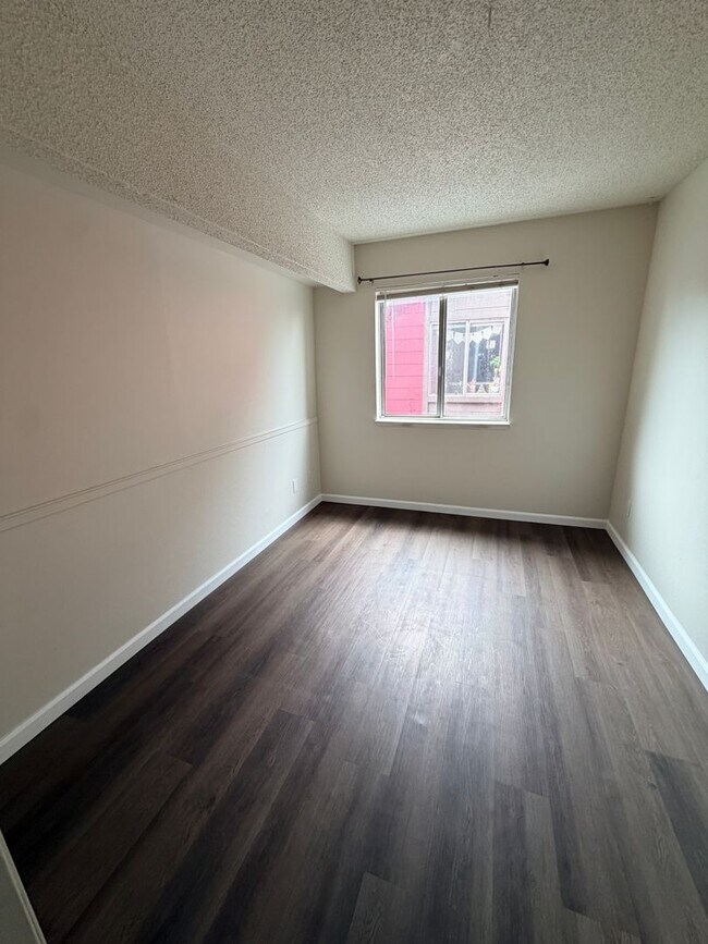1200 S Riordan Ranch St