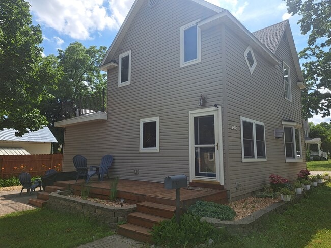 Building Photo - 1009 Randolph St Rental