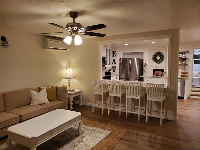 Photo - 220 N Rapid Creek Rd Unidad White House Hub