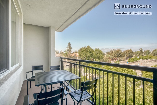 24 Union Square Unit SI FL5-ID1386