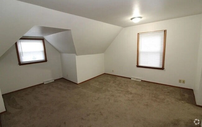 Building Photo - 1924 Hayes Ave Rental