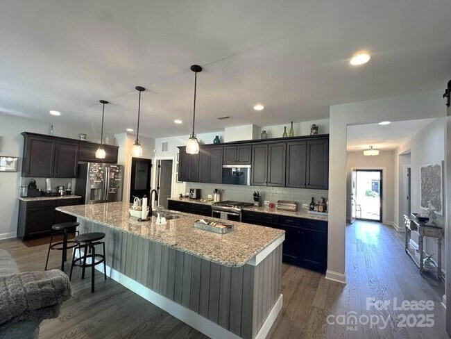 Photo - 4995 Looking Glass Trail