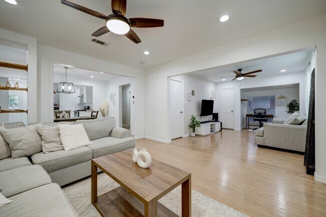 Photo - 4801 Avenue H