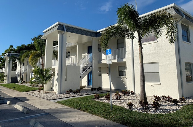 Photo - 3322 Camelot Dr
