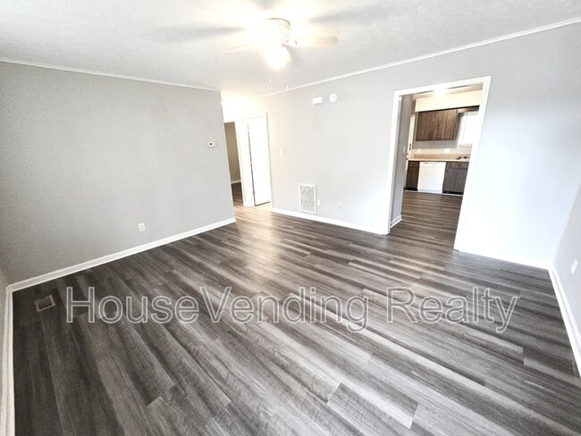 Photo - 1905 Meadowview Ln