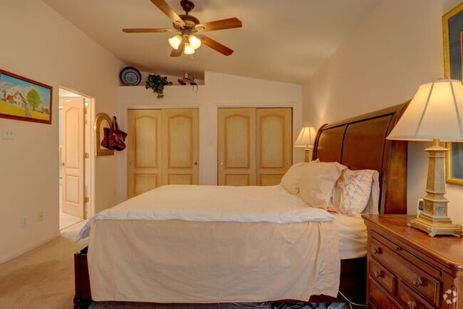 Building Photo - 701 Indian Hollow Rd Rental