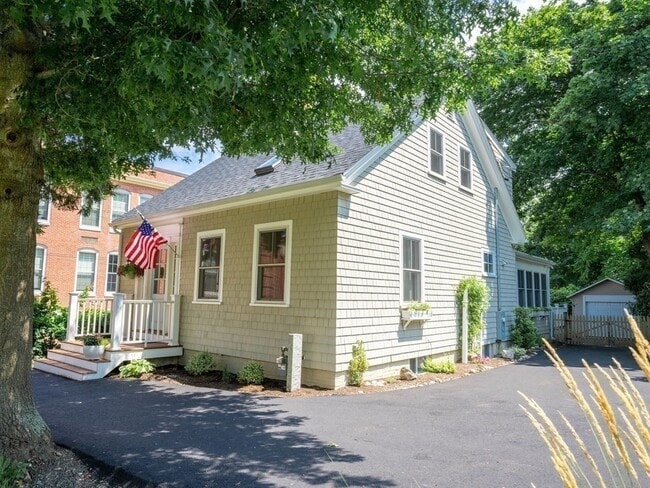 Photo - 66R Sandwich St