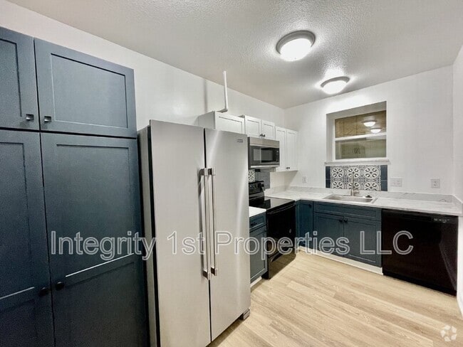 Building Photo - 740 Washington Blvd Unit B Rental
