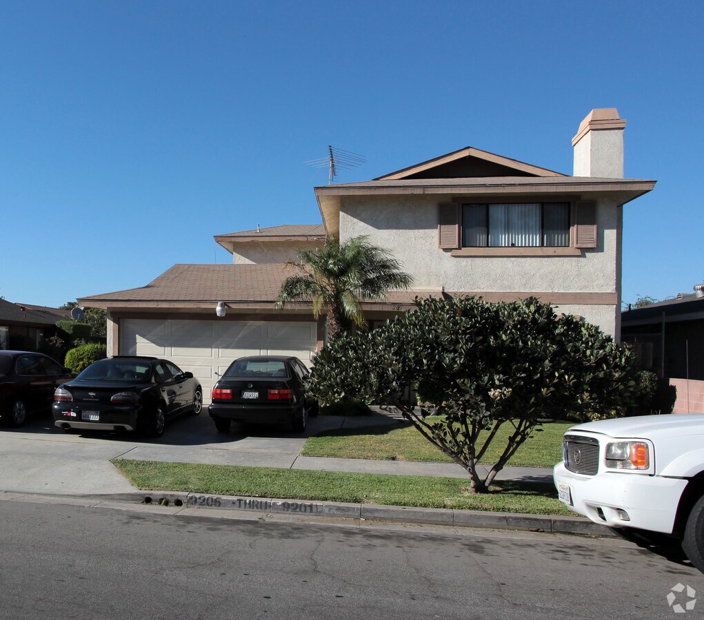 Photo - 9201-9205 Park St