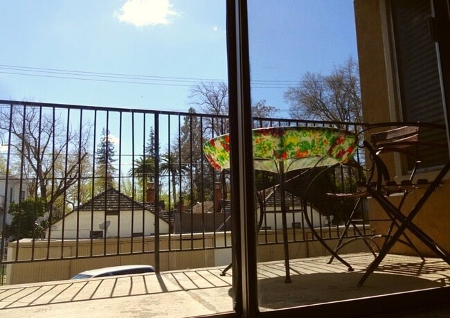 Photo - 2306 G St Unidad #32