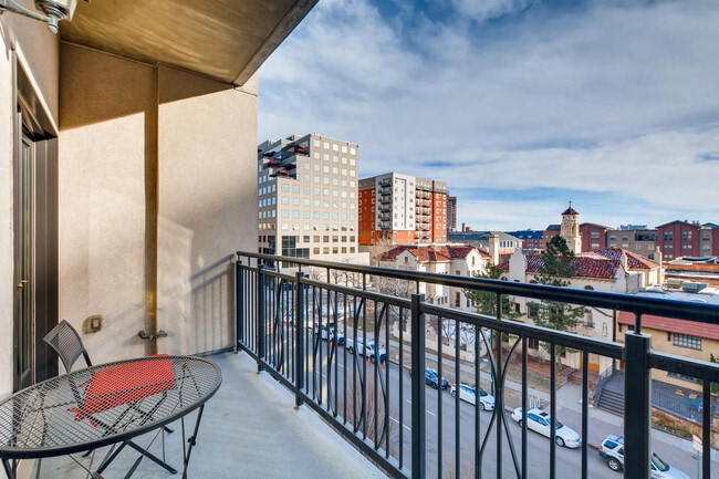 Building Photo - 1827 Grant St Unit 504