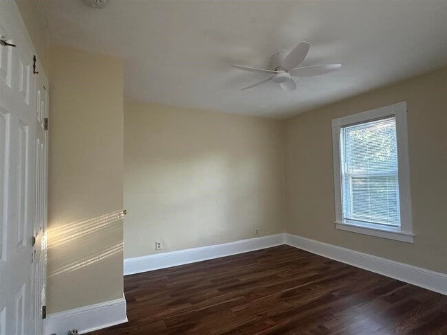 Building Photo - 34 Maple St Unit 2