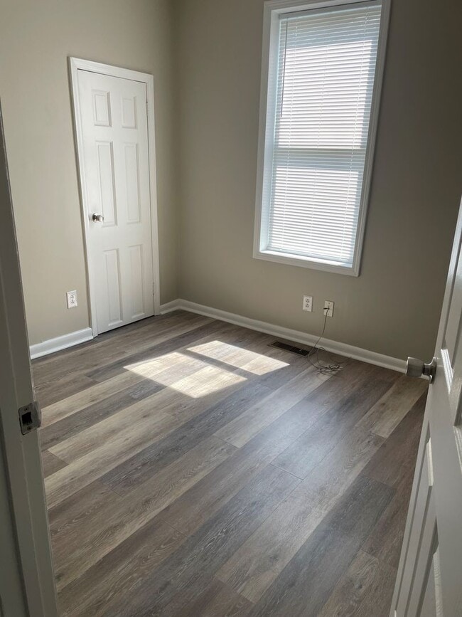 534 Dale St Unit 534D-534D