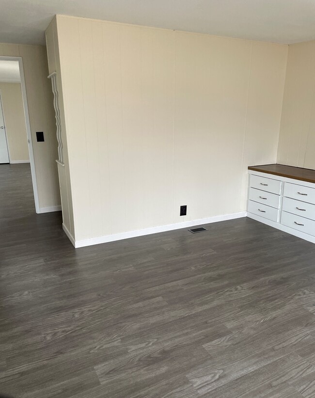 Photo - 201 E 5th St