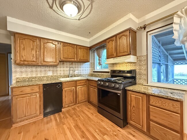 Photo - 208 Wallace Dr