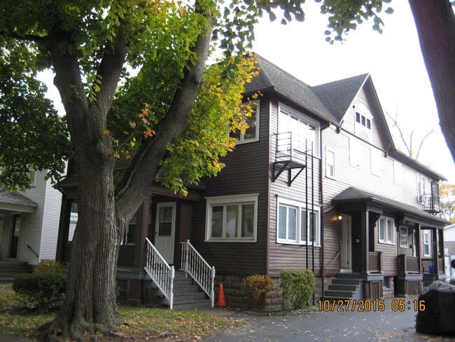 Building Photo - 43 Brighton St Unit 43B
