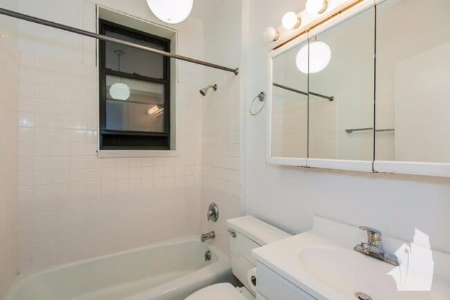 Photo - 2 bedroom in Chicago IL 60610 Unit 2BD