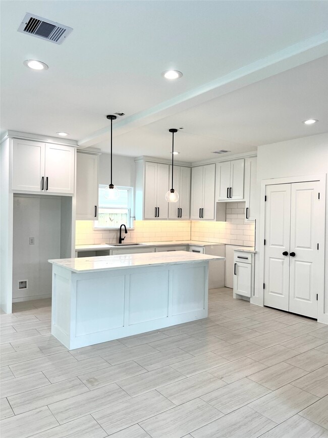 Building Photo - 7107 Foster St