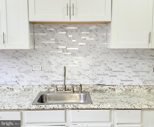 Photo - 606 N 64th St