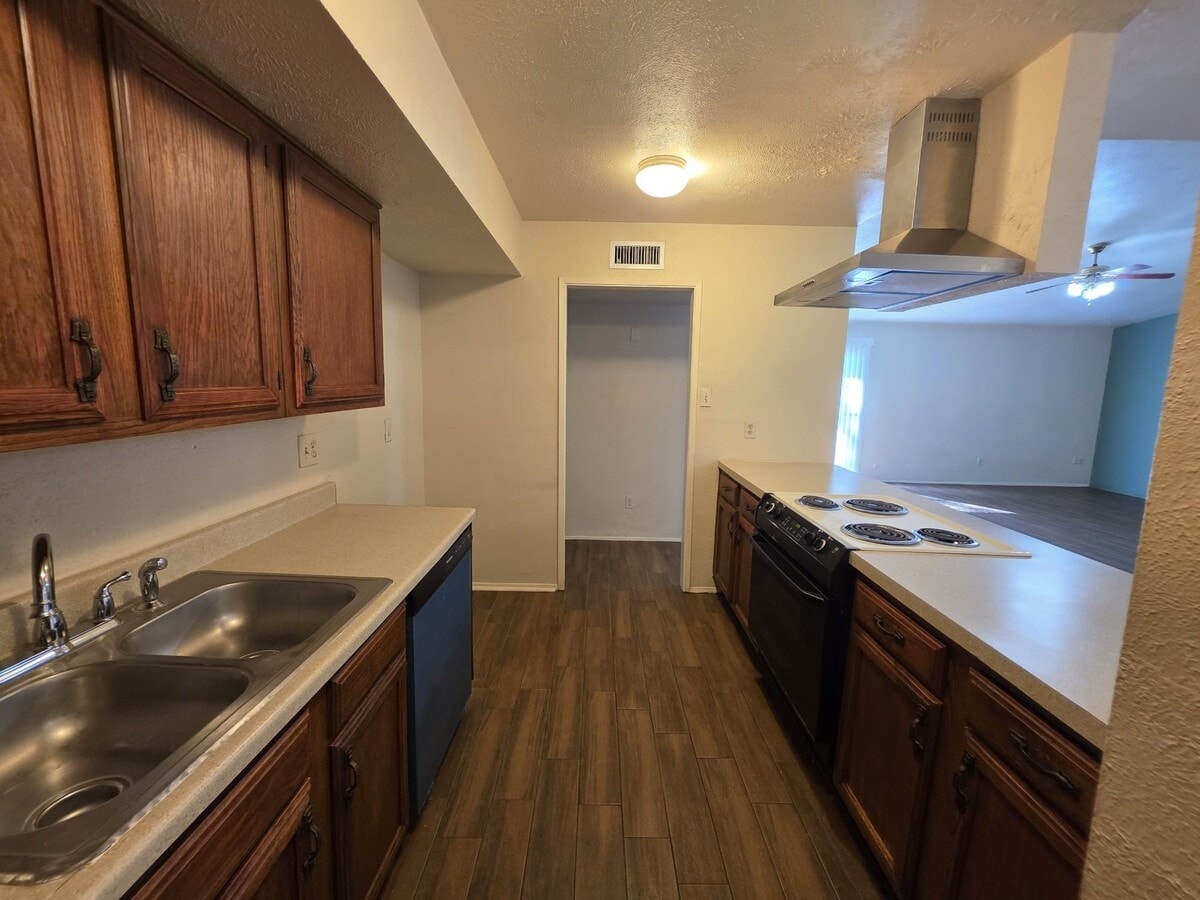 Photo - 22735 Millgate Dr