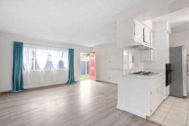 Building Photo - 5175 Topanga Canyon Blvd Rental